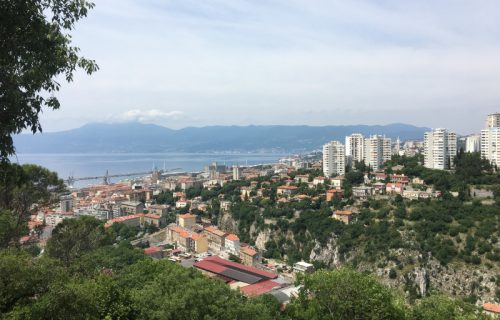 Rijeka otvorila vrata za beskućnike: Otvorena dnevna prihvatilišta zbog toplotnog talasa