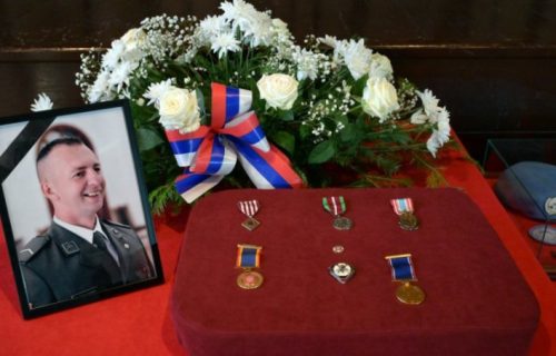 Vučić posthumno odlikovao starijeg vodnika Milovana Jovanovića