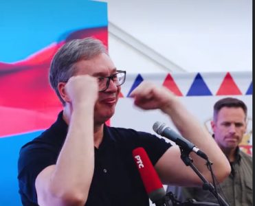 Vučić podelio emotivan snimak: “Za mene je uvek najlepše kada sam sa svojim narodom” (VIDEO)