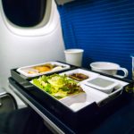 Stručnjaci upozoravaju putnike: Ova navika u avionu može da vas izloži bakterijama