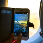 Fotografisanje u avionu može da vas dovede u problem: Ovo putnici često ne znaju