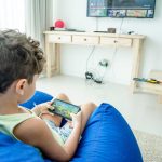Telefon nije igračka: Zašto mobilni uređaji mogu da uspore razvoj male dece
