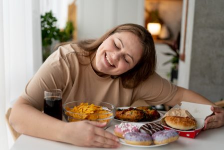 Jedete kada ste nervozni? Ovo je sedam načina da prekinete začarani krug emocionalnog prejedanja