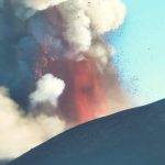 Ogroman oblak pepela iznad Sicilije: Snažna erupcija Etne izazvala potpuni haos
