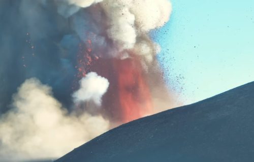 Ogroman oblak pepela iznad Sicilije: Snažna erupcija Etne izazvala potpuni haos