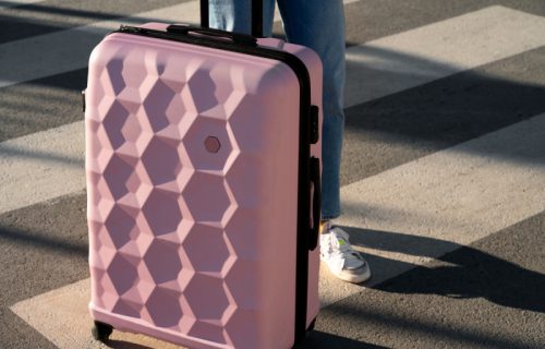 Ovoj navici putnika na aerodromima dolazi kraj: EU zabranjuje popularan način zaštite kofera