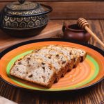 Sočan kolač sa suvim voćem i orašastim plodovima: Jednostavan recept za mirisnu poslasticu