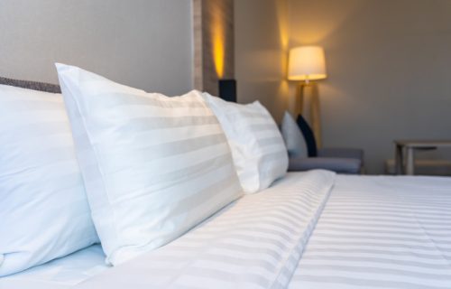Posteljina vam posle nekoliko nedelja u ormaru izgubi svež miris? Ovaj trik košta manje od kafe