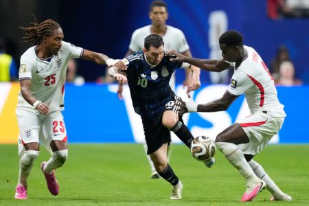 Englezi besni posle poraza: Tvrde da su pokradeni zbog Mesijevog poteza