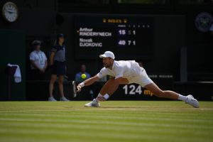 Novak “praši” na Vimbldonu: Đokoviću i drugi set protiv Francuza