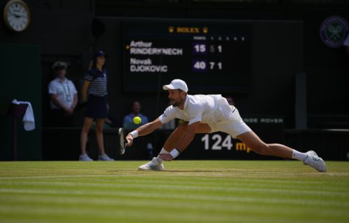 Novak "praši" na Vimbldonu: Đokoviću i drugi set protiv Francuza