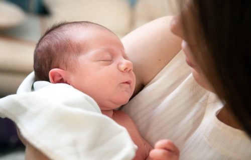 "Vaginalna setva" posle carskog reza: Zašto stručnjaci nisu saglasni oko ove metode