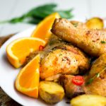 Aromatični pileći bataci iz rerne: Kombinacija sočnog mesa, hrskave korice i mirisne note pomorandže