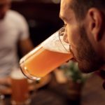 Pivo nije za svakoga: Ove grupe ljudi bi trebalo da ga izbegavaju zbog zdravlja