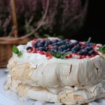 Puslica torta koja osvaja na prvi zalogaj: Kremasta poslastica sa orasima i nežnom korom