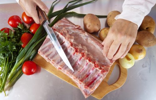 Đuveč sa suvim rebrima: Starinski recept koji se sprema od jednostavnih sastojaka