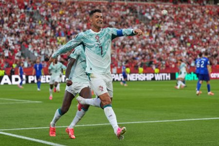 Ludnica u Torontu: Ronaldo izašao na balkon hotela, navijači u transu (VIDEO)