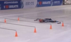 Osmogodišnja Indijka oborila Ginisov rekord: Na rolerima prošla ispod letvice visoke svega 16 centimetara (VIDEO)