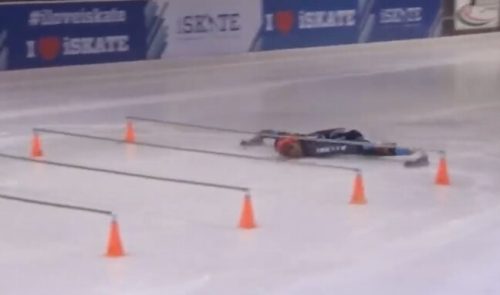 Osmogodišnja Indijka oborila Ginisov rekord: Na rolerima prošla ispod letvice visoke svega 16 centimetara (VIDEO)