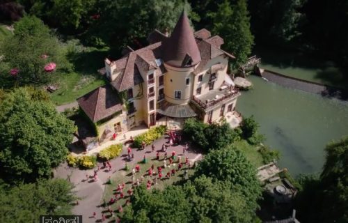 Bajka koja zaista postoji: Skriveni raj nadomak Pariza, u kojem je život pretvoren u umetnost (VIDEO)