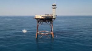 Najopasniji hotel na svetu: Turisti plaćaju hiljade dolara za boravak na platformi na Atlantiku (VIDEO)