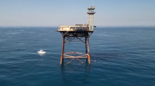 Najopasniji hotel na svetu: Turisti plaćaju hiljade dolara za boravak na platformi na Atlantiku (VIDEO)