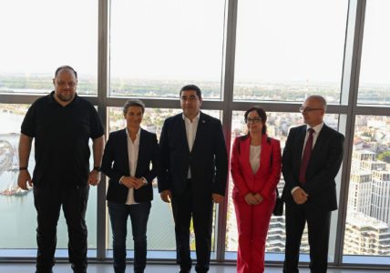 Brnabić sa predstavnicima parlamenata država kandidata za EU obišla Kulu Beograd (FOTO)