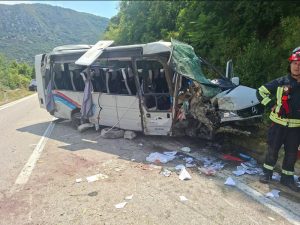 Niš tuguje za stradalom devojkom: Dan žalosti zbog stravične nesreće u Crnoj Gori
