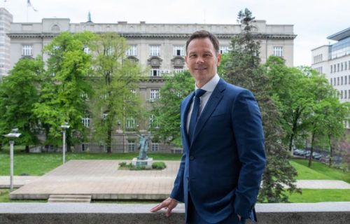 Za penzionere 300 miliona: Vlada donela uredbu, ministar Mali izneo detalje oko prijave za pomoć