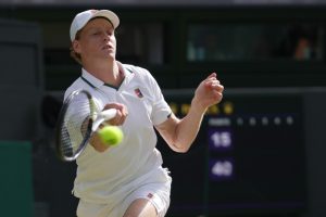 Prvi set pripao Sineru: Novak mora da juri preokret za finale Vimbldona