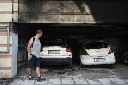 Istraga napada na političare u Solunu: Najmanje tri počionica učestvovala u podmetanju požara