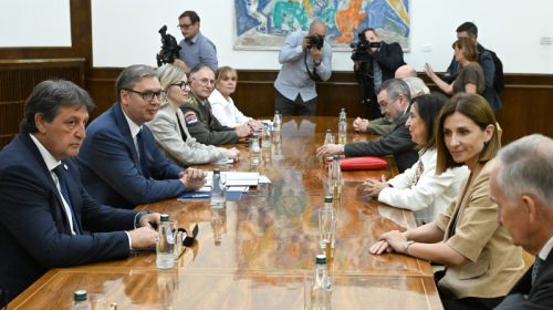 Vučić se sastao sa Margaritom Robles Fernandes: Španija posthumno odlikuje starijeg vodnika Jovanovića