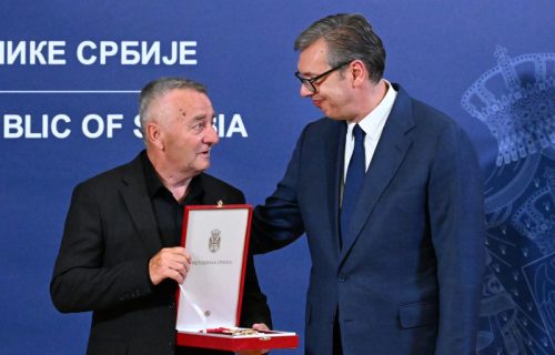 "Počivaj u miru Milovane, nećemo te zaboraviti": Vučić na dodeli odlikovanja starijem vodniku Jovanoviću