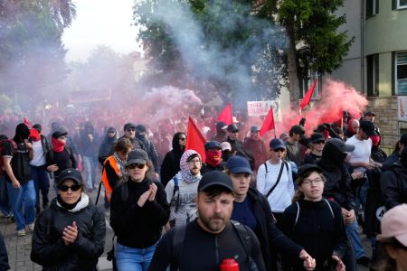 Haos u Nemačkoj: Ekstremni levičari napali kongres AfD-a, izbio sukob sa policijom, ima povređenih (FOTO)