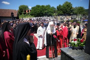 Obeležava se stradanje Srba u Bratuncu: Porfirije predvodi litiju nakon poruke mira
