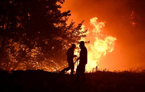 Vatra preti selima: Krit i Paros i dalje na udaru, novi požar buknuo usred noći