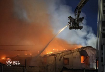 Nastavljeni masovni ruski napadi: Uništeno više objekata u Kijevu i Harkovu, dron ubio putnika minibusa