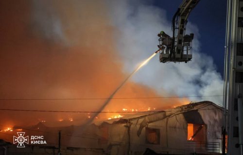 Nastavljeni masovni ruski napadi: Uništeno više objekata u Kijevu i Harkovu, dron ubio putnika minibusa