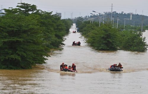 Velike poplave u Indiji odnele 50 života: 700.000 ljudi raseljeno, ulice pod vodom