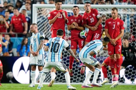 Švajcarci kipte od besa: Sudije se umešale i pomogle Argentini! FIFA mora da objasni šta se dešava