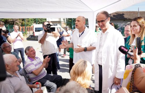 Macut i Lončar pregledali pacijente u mobilnoj ambulanti: "Ovo znači mnogo za Veliko Selo i druga mesta"