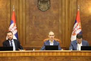 Uticaj energetske krize, smanjenje cene lekova i novčana pomoć neke od tema konsultacija Macuta i Malog