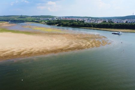 Dunav se povukao, a na dnu dve ogromne kljove: Seljani nabasali na praistorijsku grdosiju