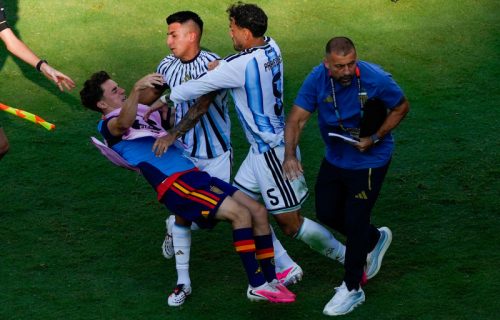 Šta je to Gavi rekao Paredesu i izazvao tuču u finalu Mundijala? (VIDEO)
