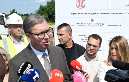 (UŽIVO) Vučić obilazi Svilajnac, predsednik poručio građanima: "Čuvaćemo radna mesta" (VIDEO)