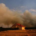 Više od 3.500 ljudi evakuisano zbog požara koji se nekontrolisano širi (FOTO)