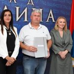 Novi domovi i podrška za devet porodica: Uručeni ugovori za stambeno zbrinjavanje u Jagodini