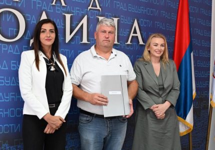 Novi domovi i podrška za devet porodica: Uručeni ugovori za stambeno zbrinjavanje u Jagodini