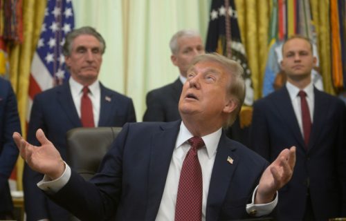 Tramp naredio obustavu napada na Iran? Navodno želi da omogući "diplomatsko rešenje" za rat
