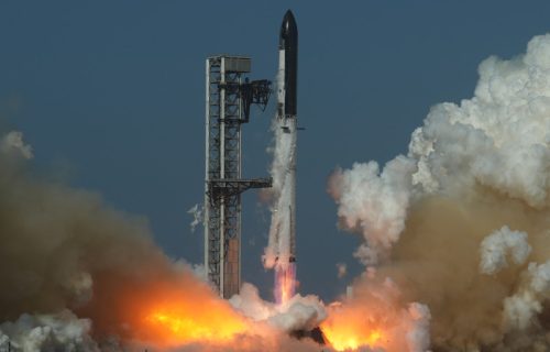 Raketa poletela iz Teksasa: SpejsEks lansirao Staršip u 13. probnom letu sa novim Starlink satelitima (VIDEO)